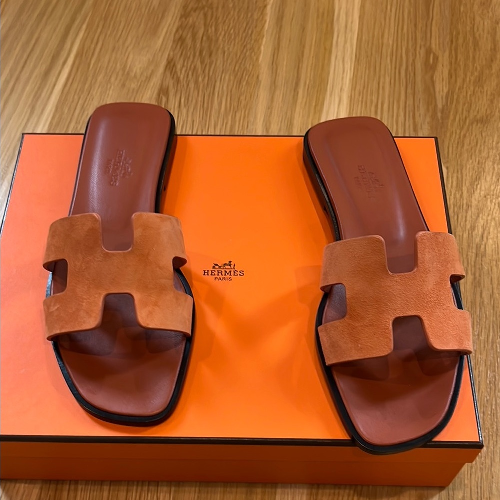 Hermès Orange Sandals